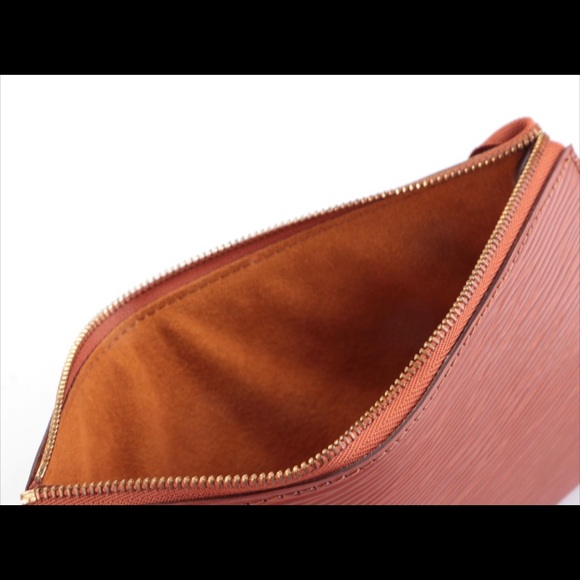 Louis Vuitton Pochette Accessoires Kenyan Fawn Epi Leather with Box and Dust Bag - Picture 7 of 10